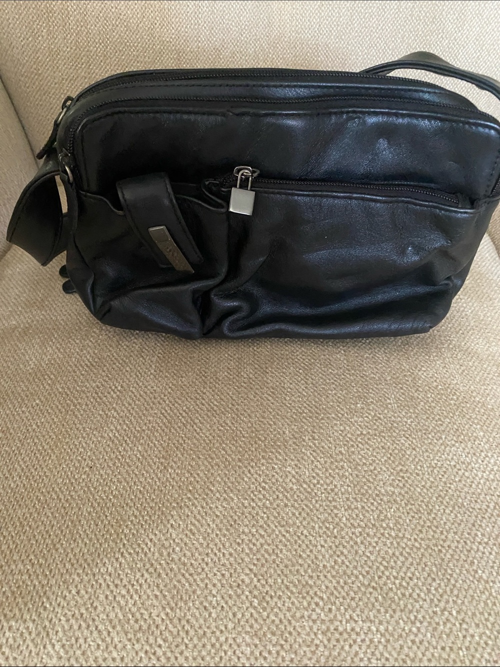 Classic Black Leather Shoulder Bag - Sleek Everyday Carry